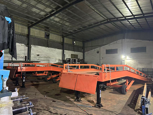 移動(dòng)登車橋